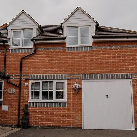 Lovely New 1 Bedroom Loft Apartment With On Drive Parking Trowbridge Kültér fotó